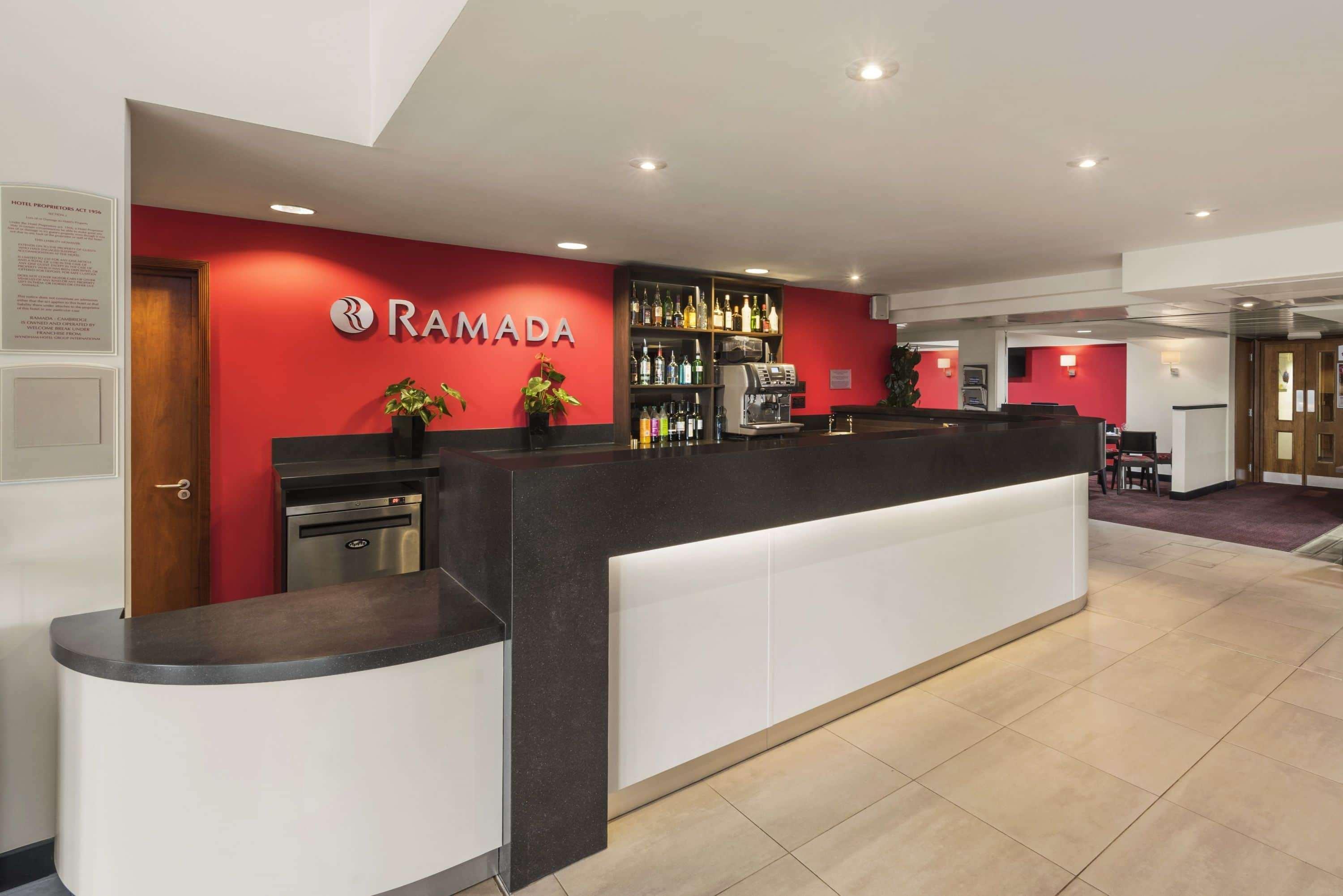 Hotel Ramada By Wyndham Cambridge Fen Drayton Exterior foto
